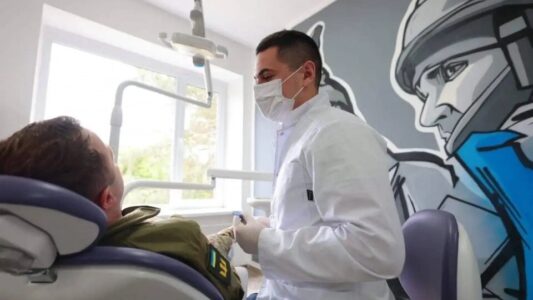Військові та ветерани можуть безоплатно лікувати зуби в 100 стоматологічних закладах України