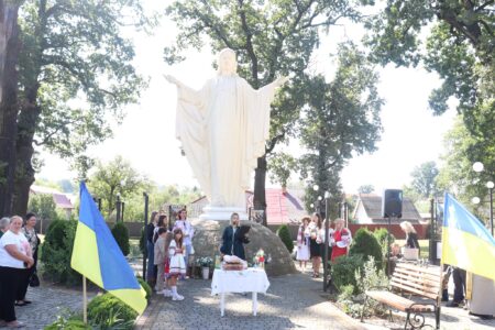 У Солотвинській громаді відзначили День прапора