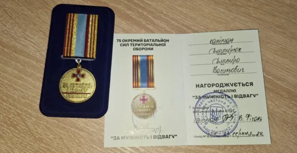 Капітан Дмитро Дмитрюк із села Бабче нагороджений високими нагородами: медаль «ЗА МУЖНІСТЬ І ВІДВАГУ», медаль «ЗА ОБОРОНУ ГУЛЯЙПОЛЯ» (посмертно).