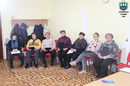 У приміщенні Солотвинської селищної ради відбувся  тренінг &laquo;Ментальне здоров&rsquo;я: як не &laquo;вигоріти&raquo; на роботі&raquo;.