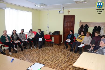 У приміщенні Солотвинської селищної ради відбувся  тренінг &laquo;Ментальне здоров&rsquo;я: як не &laquo;вигоріти&raquo; на роботі&raquo;.