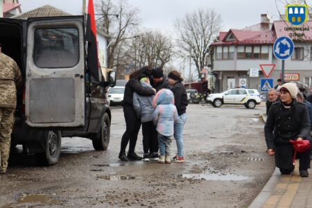 Солотвинська громада зустріла тіло полеглого Героя із села Кричка