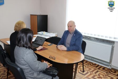 Представник Омбудсмана провів виїзний прийом у  селищі Солотвин